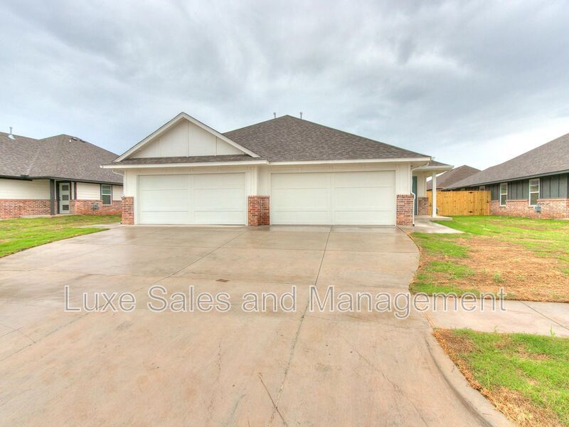 8011 NW 105th Terrace in Oklahoma City, OK - Building Photo