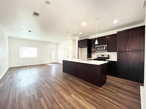 1057 Circle City Dr in Corona, CA - Building Photo - Building Photo