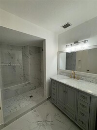 2551 E Saratoga Dr in Hollywood, FL - Building Photo - Building Photo