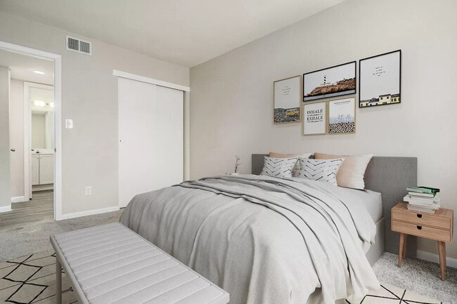 Coves at Columbus on Karl in Columbus, OH - Building Photo - Building Photo