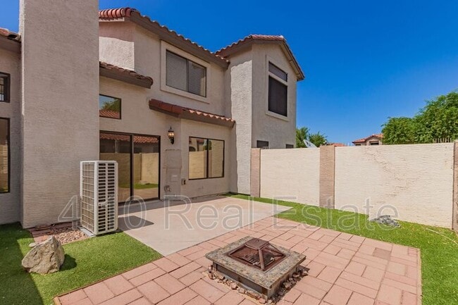 1149 W Edgewater Dr
