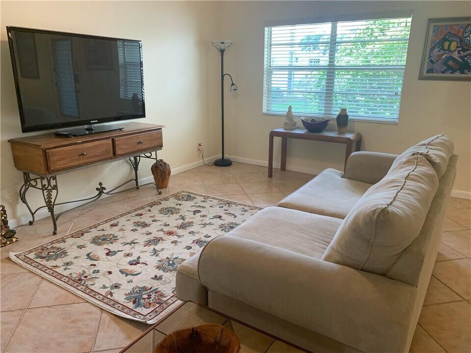 820 Flanders S in Delray Beach, FL - Building Photo