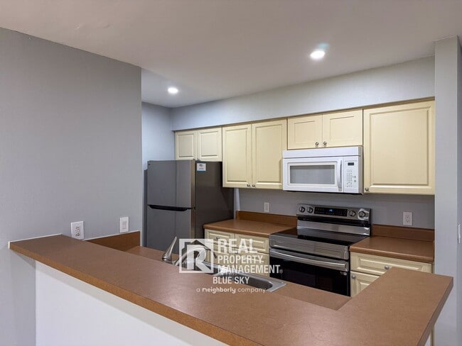 9481 Highland Oak Dr in Tampa, FL - Building Photo - Building Photo