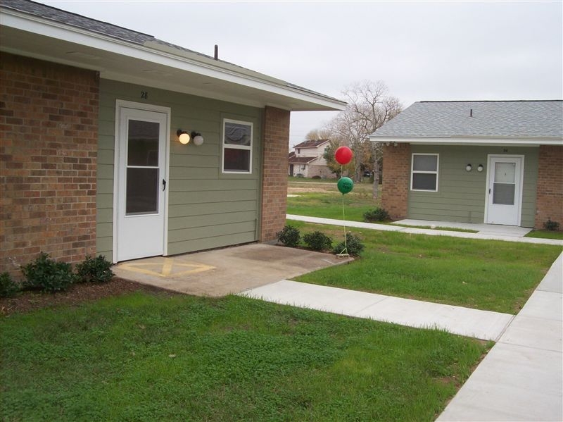 Courtwood in Eagle Lake, TX - Building Photo