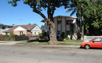 14733 Sylvan St in Van Nuys, CA - Building Photo - Building Photo