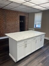 2400 Fleet St, Unit B in Baltimore, MD - Foto de edificio - Building Photo