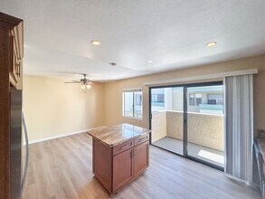 3275 Caminito Eastbluff in San Diego, CA - Building Photo - Building Photo