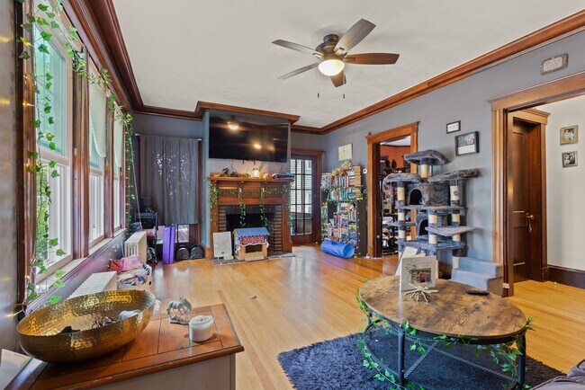 212 Maplewood St, Unit 212
