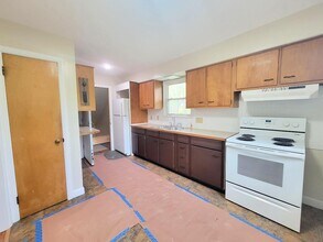 1679 Tanglewood Dr in Akron, OH - Building Photo - Building Photo