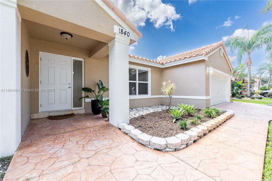 1840 SW 135th Way in Miramar, FL - Building Photo