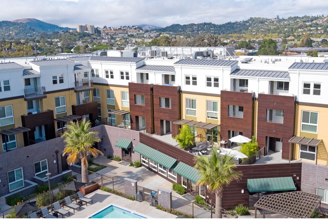 Bell Mt. Tam in Corte Madera, CA - Building Photo