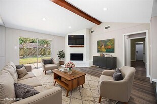 8826 Tanager St in Houston, TX - Building Photo