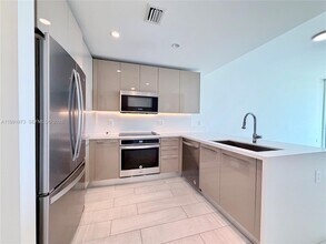 2000 Metropica Wy in Sunrise, FL - Building Photo - Building Photo