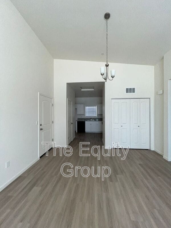 4112 E Kaweah Ave in Visalia, CA - Building Photo - Building Photo