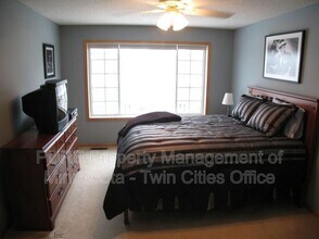2328 Eagle Trace Ln in Woodbury, MN - Building Photo - Building Photo
