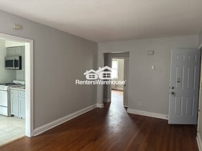 6103 Chinquapin Pkwy in Baltimore, MD - Foto de edificio - Building Photo