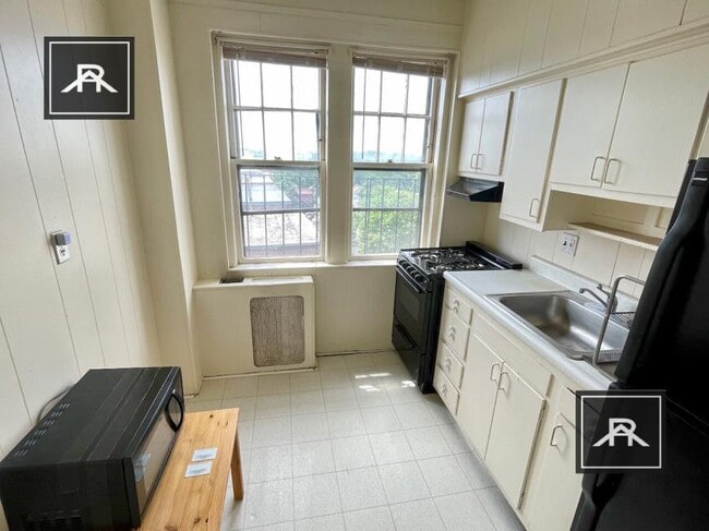 property at 2005 Commonwealth Ave