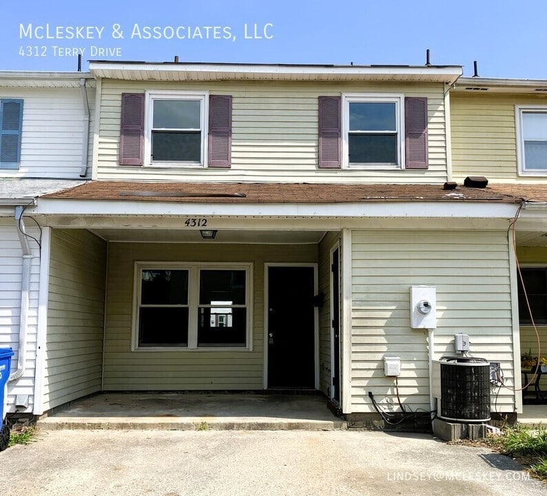 4312 Terry Dr in Chesapeake, VA - Building Photo