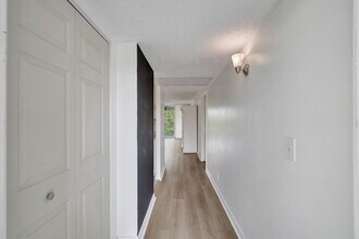 9470 Poinciana Pl in Davie, FL - Building Photo - Building Photo