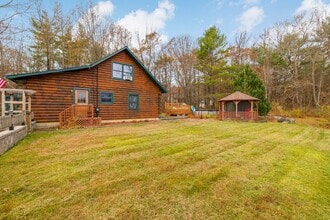 404 Rawson St in Leicester, MA - Building Photo - Building Photo