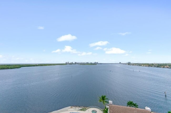100 Lakeshore Dr in North Palm Beach, FL - Building Photo - Building Photo