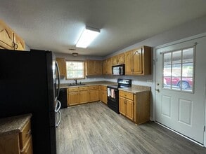 102 S Gala Ct in Bonaire, GA - Building Photo - Building Photo