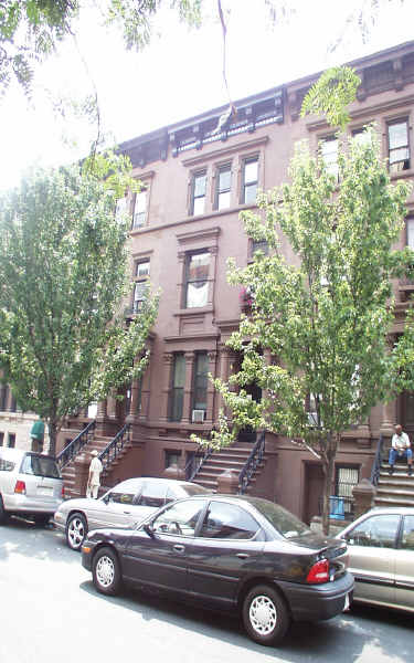 164 W 132nd St in New York, NY - Building Photo