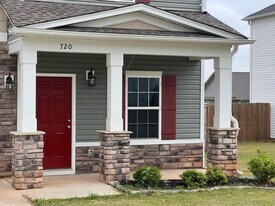 720 Stilmore Dr in Duncan, SC - Building Photo
