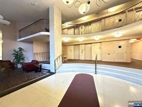 160 Overlook Ave, Unit 11-E2 in Hackensack, NJ - Building Photo - Building Photo