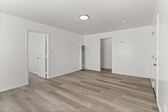 11116 Berendo Ave in Los Angeles, CA - Building Photo - Building Photo