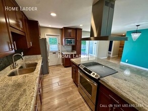 8323 E Sells Dr in Scottsdale, AZ - Building Photo - Building Photo