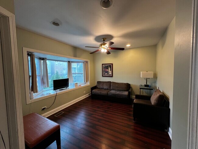 2436 W Fillmore St in Chicago, IL - Building Photo - Building Photo