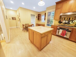 39 Oak Ave in Belmont, MA - Building Photo - Building Photo