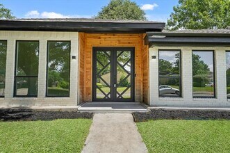 7103 Blythdale Dr in Dallas, TX - Foto de edificio - Building Photo