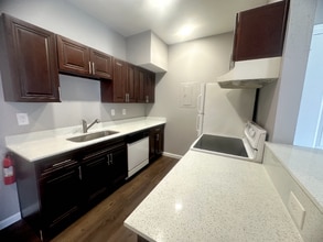 8800 Westplace Dr, Unit 210 in Houston, TX - Foto de edificio - Building Photo