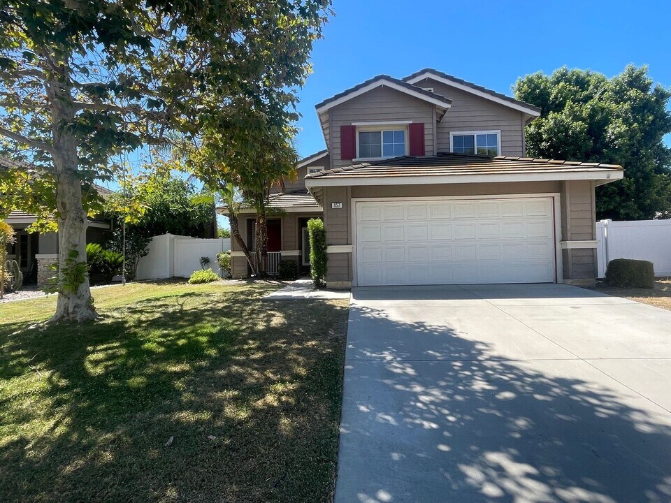 857 Rock Ridge Ct in Corona, CA - Building Photo