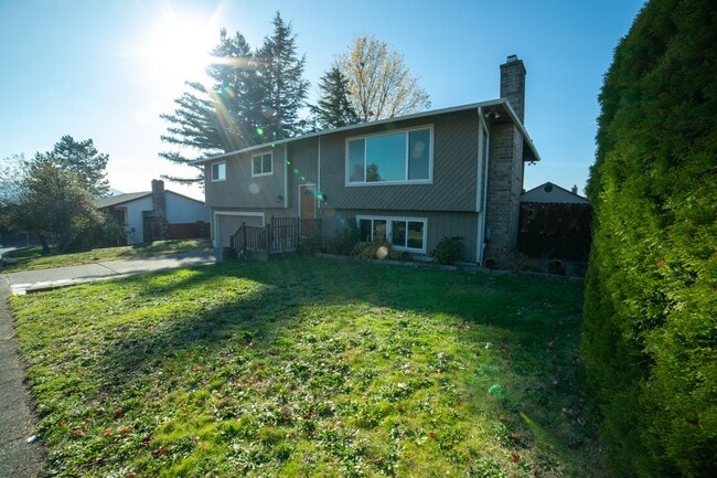 45 NW Bella Vista Ave in Gresham, OR - Building Photo - Building Photo