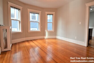 82 Montebello Rd, Unit 2 in Boston, MA - Foto de edificio - Building Photo