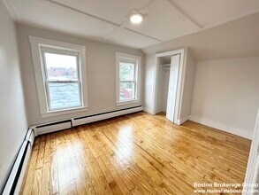 13 Saratoga St, Unit 2 in Boston, MA - Foto de edificio - Building Photo