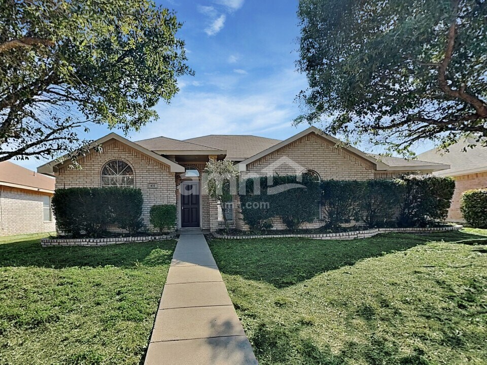 432 Round Rock Rd in Cedar Hill, TX - Building Photo