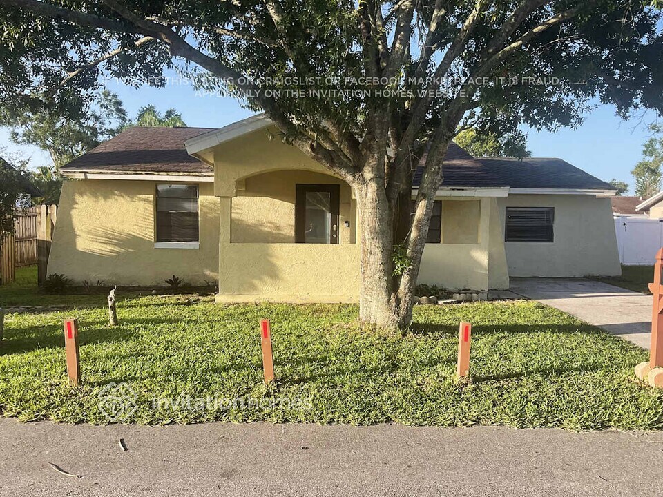 10206 Vista Cove Ct in Tampa, FL - Building Photo