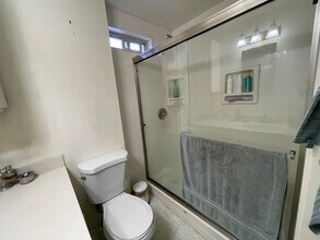 9001 35th Ave SW in Seattle, WA - Building Photo - Building Photo