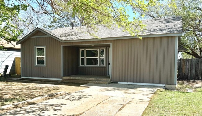 2009 49th St in Lubbock, TX - Building Photo - Building Photo