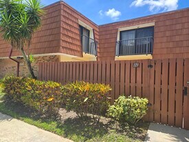 1505 Augusta Cir in Delray Beach, FL - Building Photo