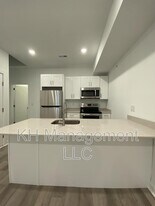 667 N 52nd St in Philadelphia, PA - Building Photo