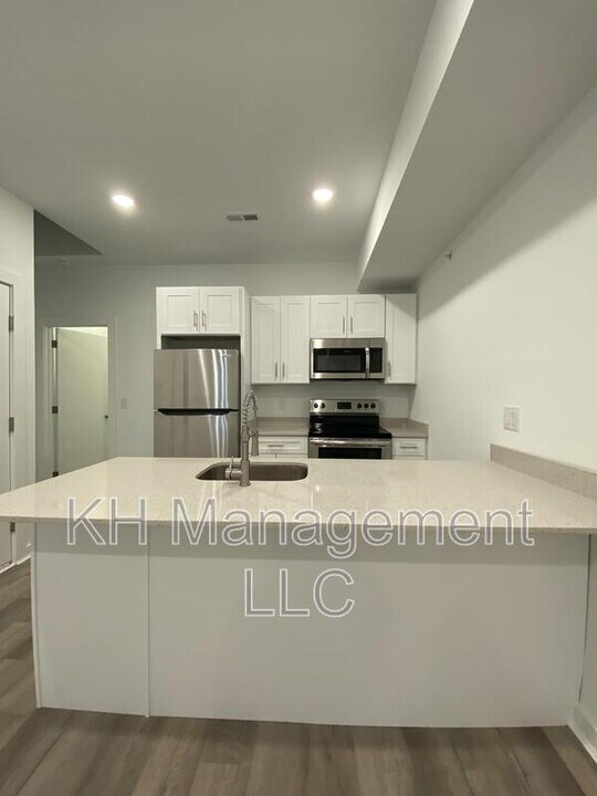 667 N 52nd St in Philadelphia, PA - Building Photo