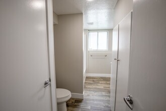 2196 E Karalee Way, Unit Downstairs in Sandy, UT - Building Photo - Building Photo