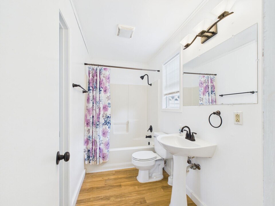 108 Beverly Dr in Fredericksburg, TX - Building Photo