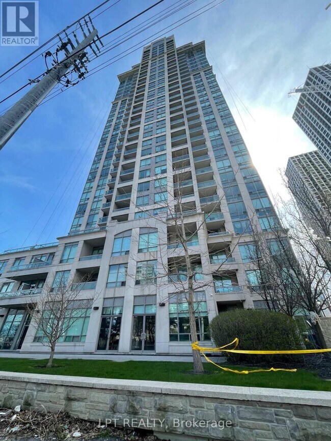 3504 Hurontario St in Mississauga, ON - Building Photo - Building Photo