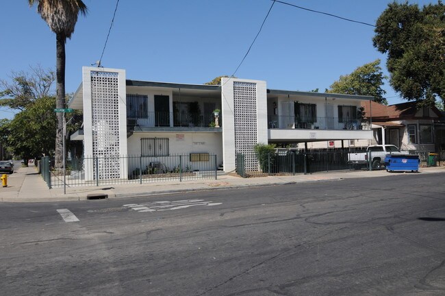 1143 E Park St in Stockton, CA - Foto de edificio - Building Photo